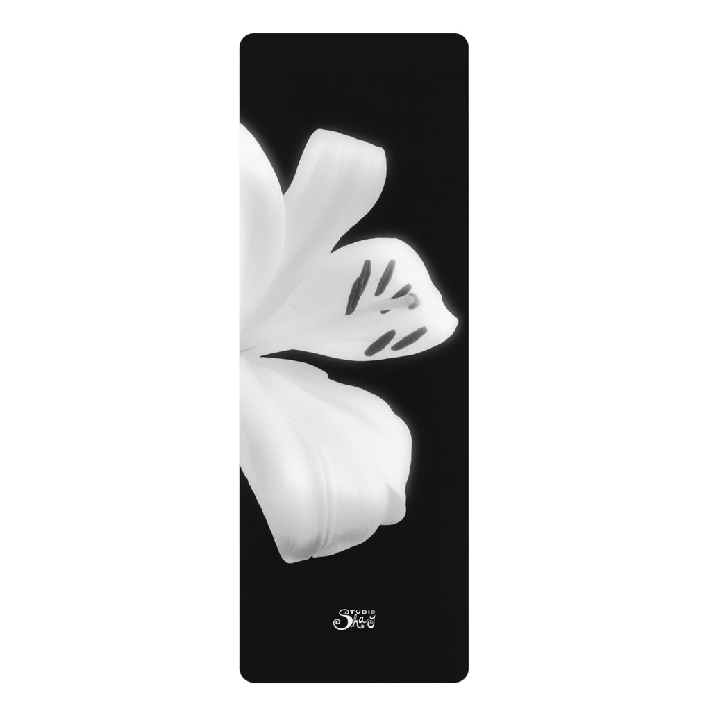 111 White Lily Mat